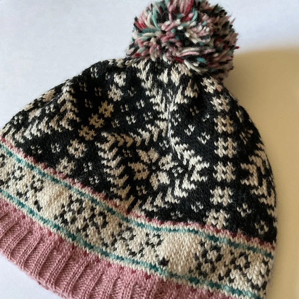 FRENCH KNOT WOOL KNIT BEANIE WITH POM FLEECE LINED PINK BLACK NWOT